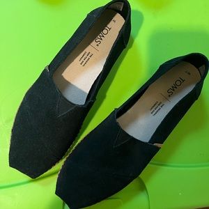 Black toms